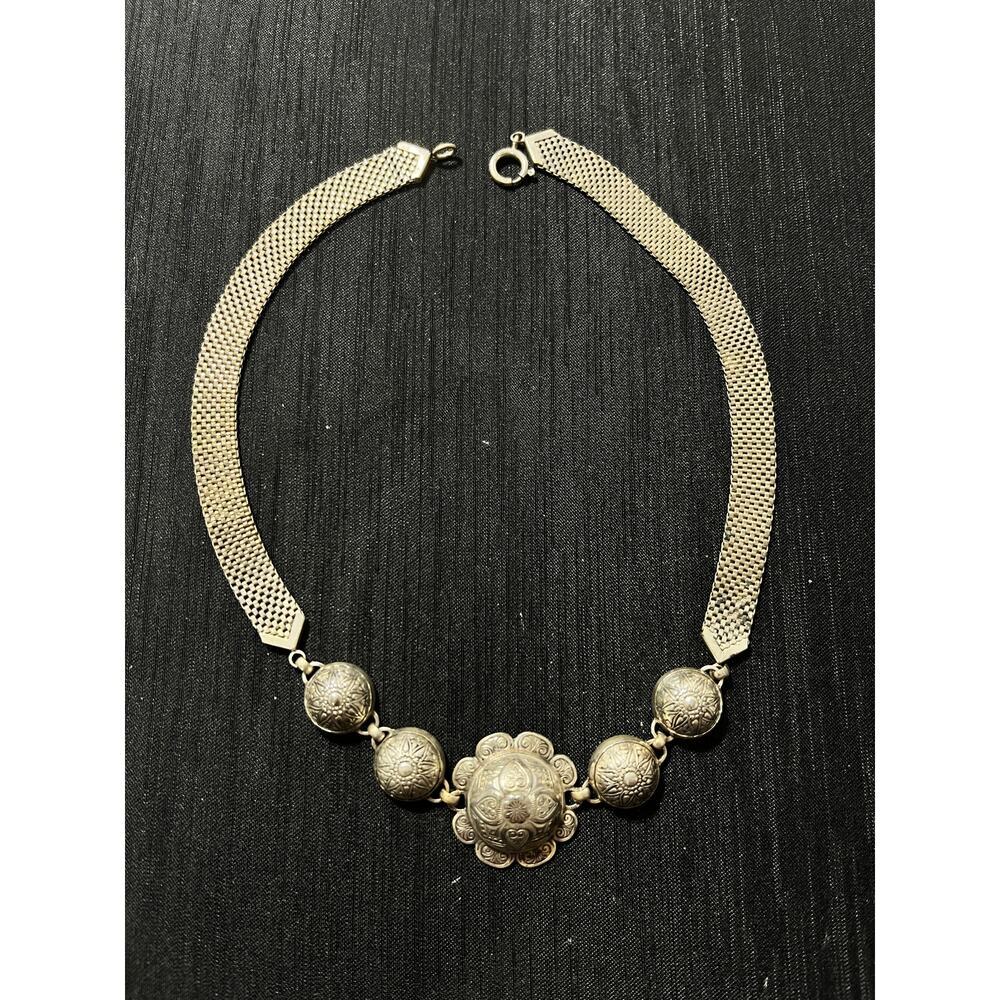 Unbranded Silvertone Mayan Aztec Floral Design Necklace 14" Silver
